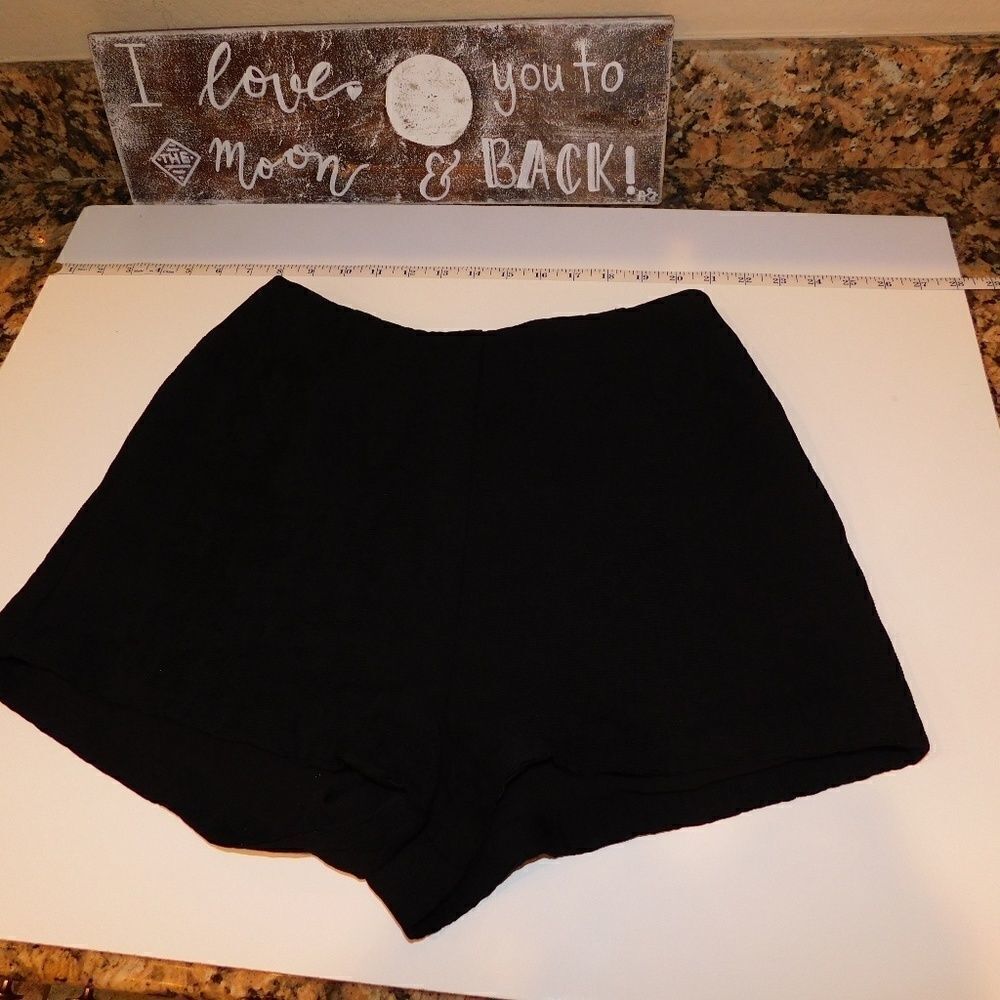 Storee Textured Shorts (E5) - Picture 2 of 5